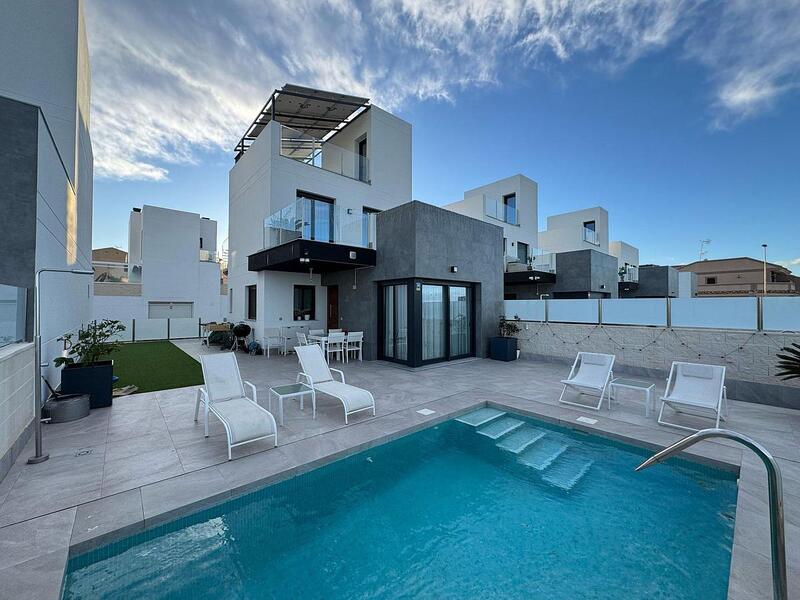 Villa à vendre dans Torrevieja, Alicante