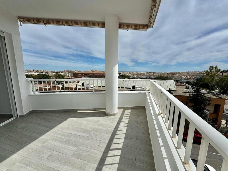 квартира продается в Torrevieja, Alicante