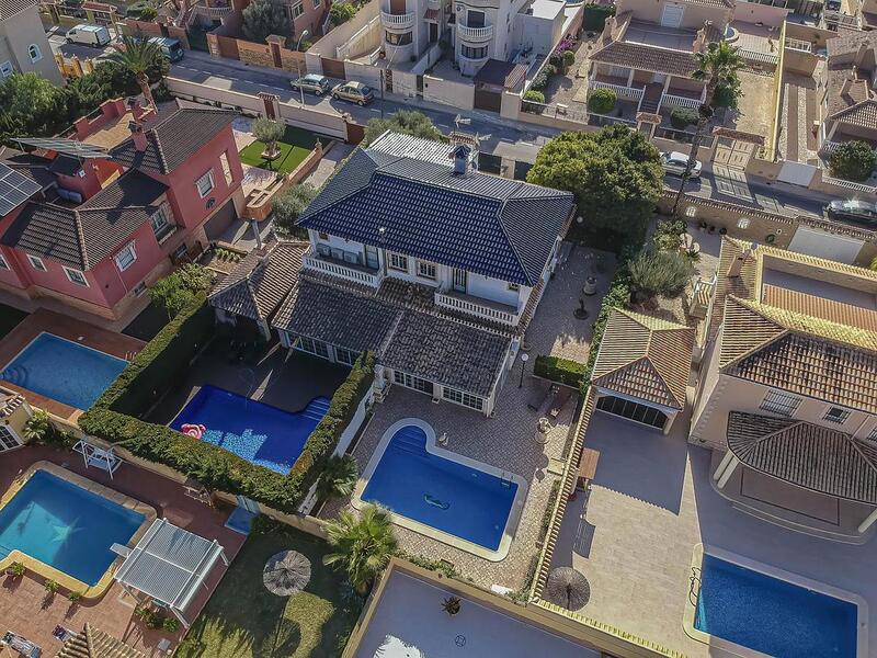 Villa til salg i Torrevieja, Alicante