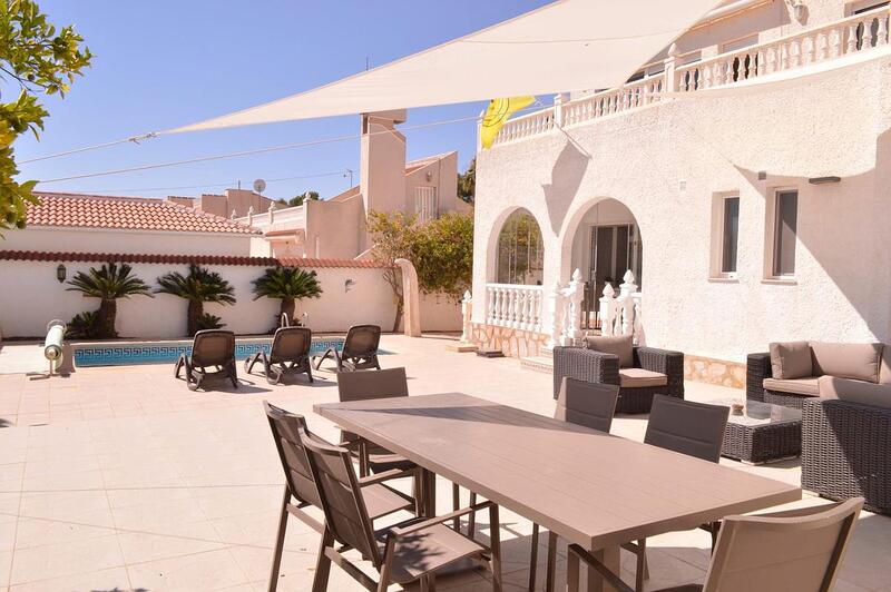 Villa til salgs i San Miguel de Salinas, Alicante
