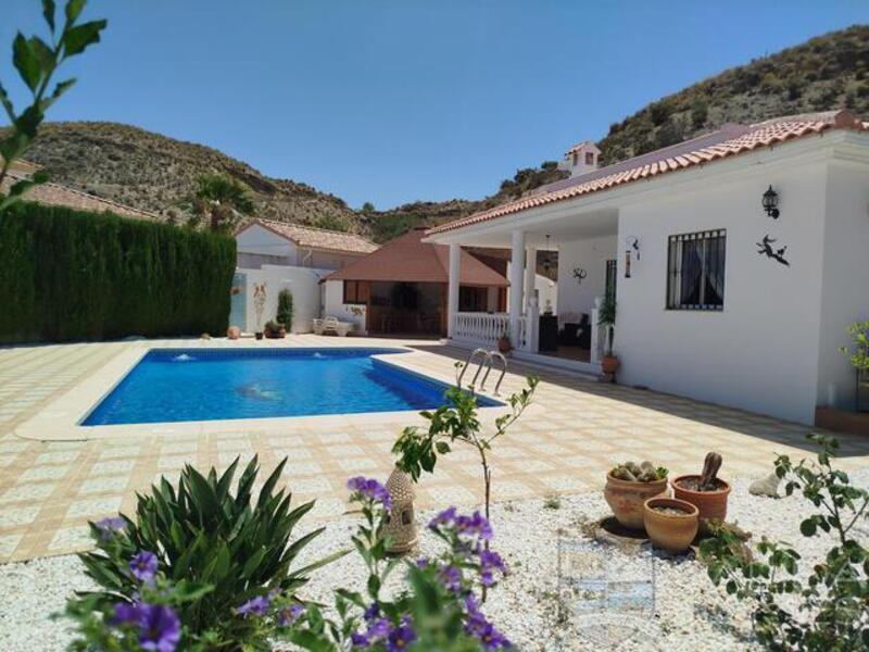 Villa en venta en Arboleas, Almería