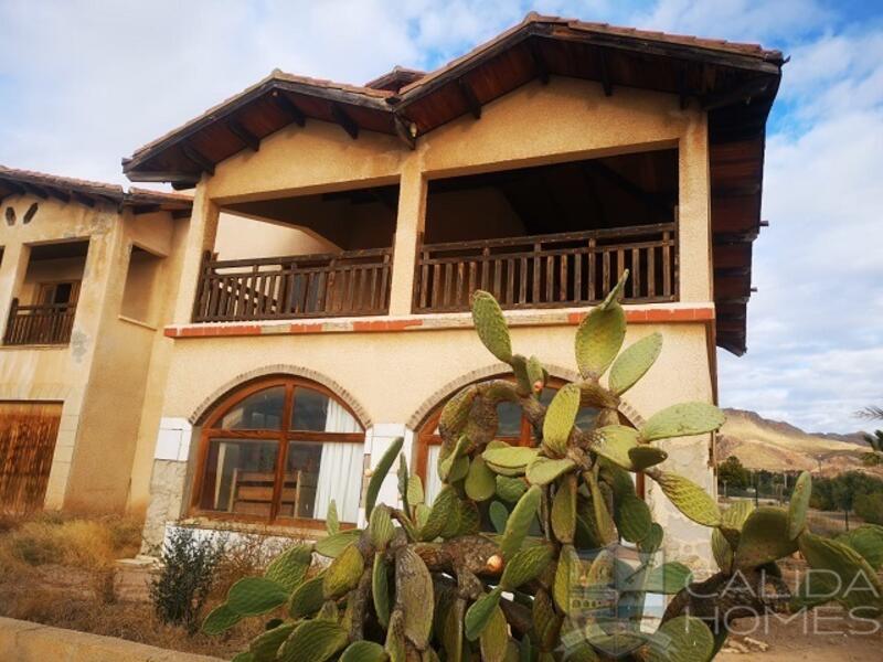 5 bedroom Villa for sale