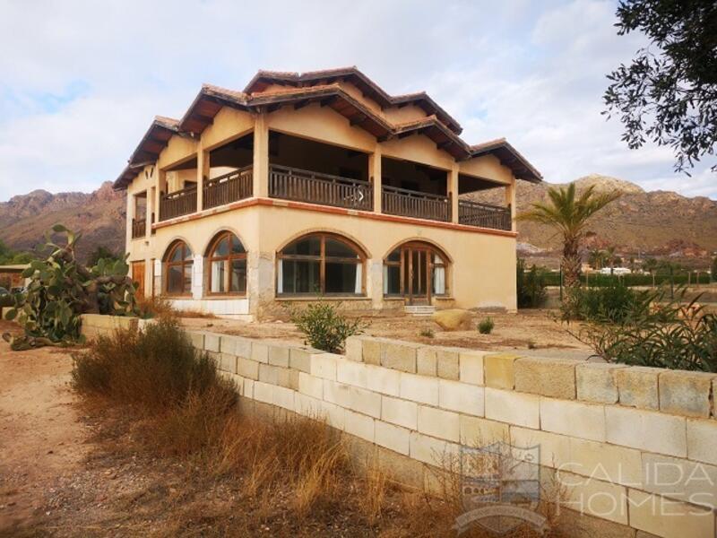 5 bedroom Villa for sale