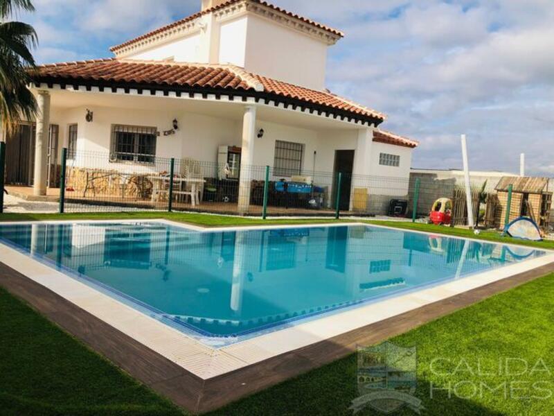 4 Cuarto Villa en venta