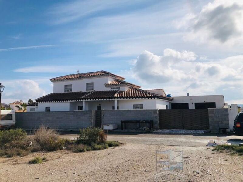 4 Cuarto Villa en venta