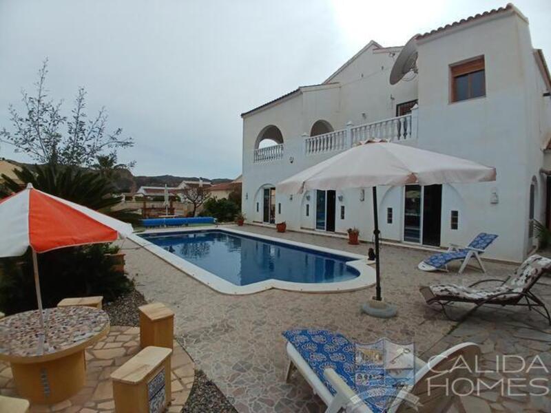 Villa for sale in Arboleas, Almería