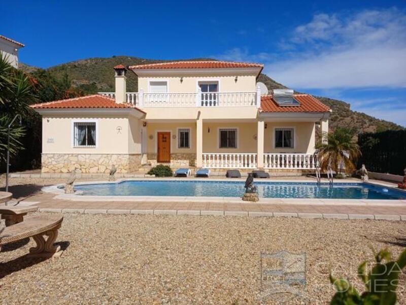 Villa en venta en Arboleas, Almería