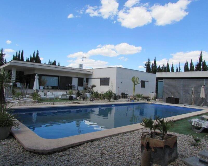 Villa til salg i Daya Nueva, Alicante