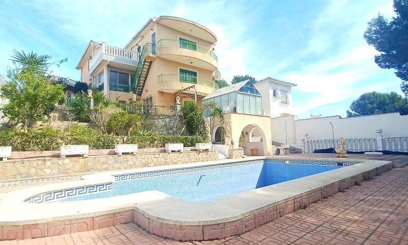 Villa à vendre dans Pinar de Campoverde, Alicante