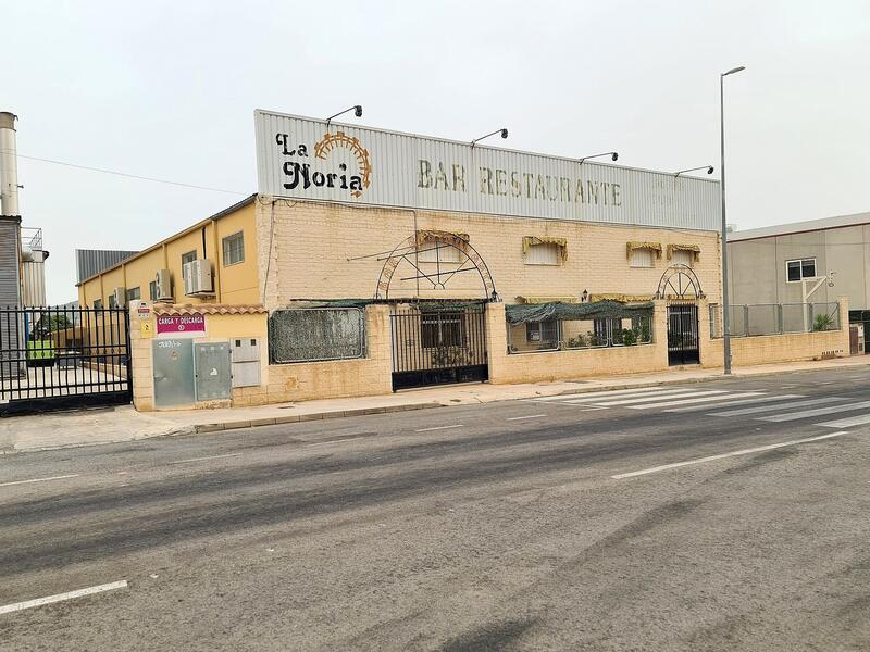 Коммерческая недвижимость продается в Salinas, Alicante