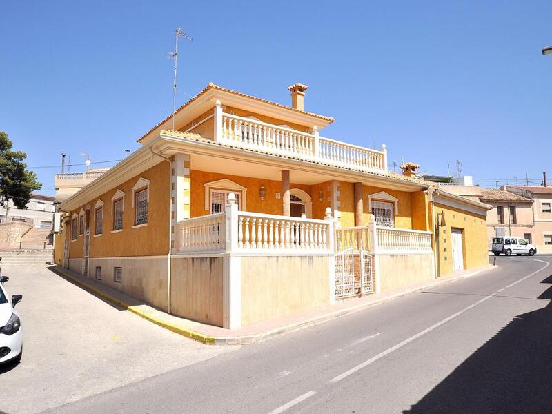Villa en venta en Algueña, Alicante