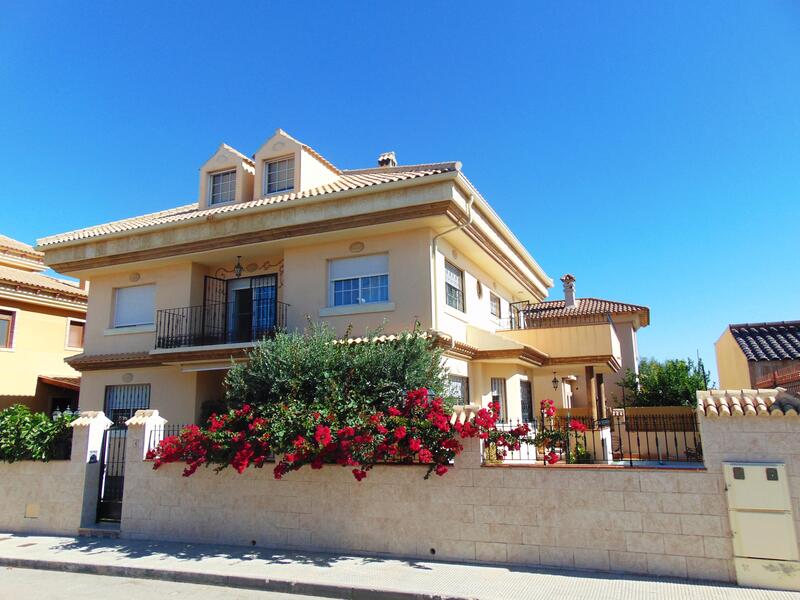 Villa til salgs i Almoradí, Alicante