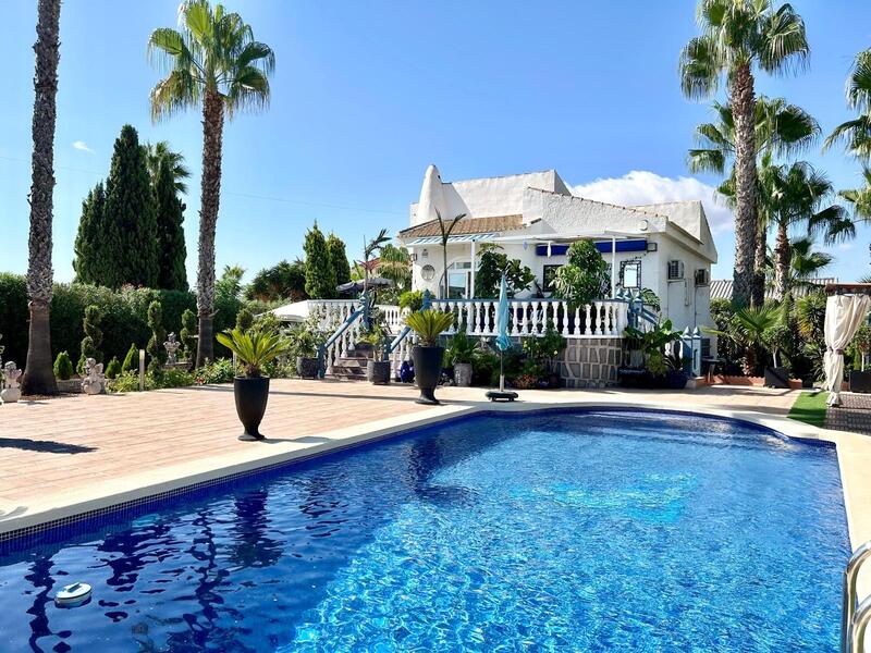 Villa zu verkaufen in Torrevieja, Alicante