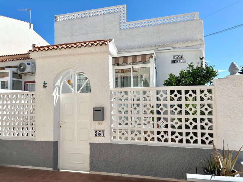 Villa en venta en Torrevieja, Alicante