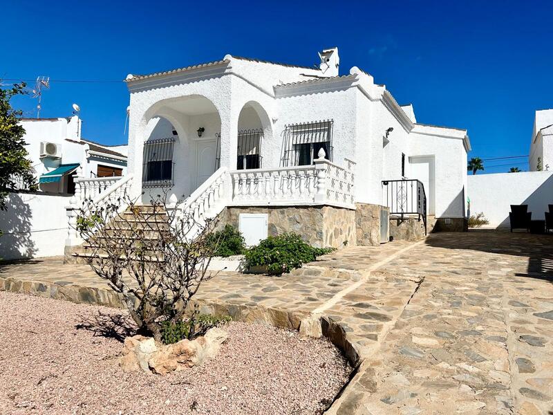 Villa en venta en Torrevieja, Alicante