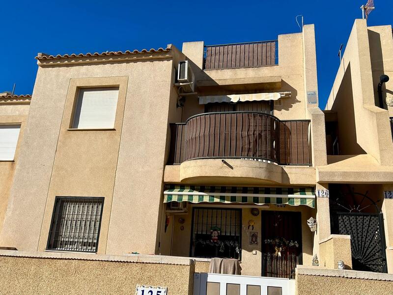 Villa en venta en Torrevieja, Alicante