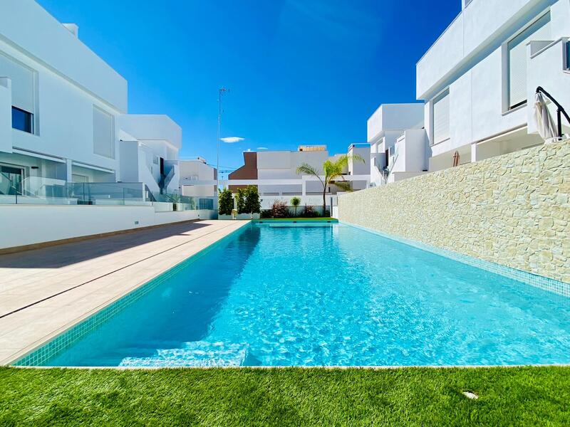 Villa à vendre dans Pilar de la Horadada, Alicante