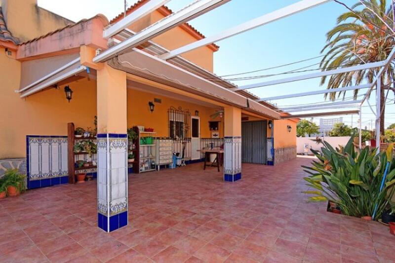 Villa en venta en El Carmoli, Murcia