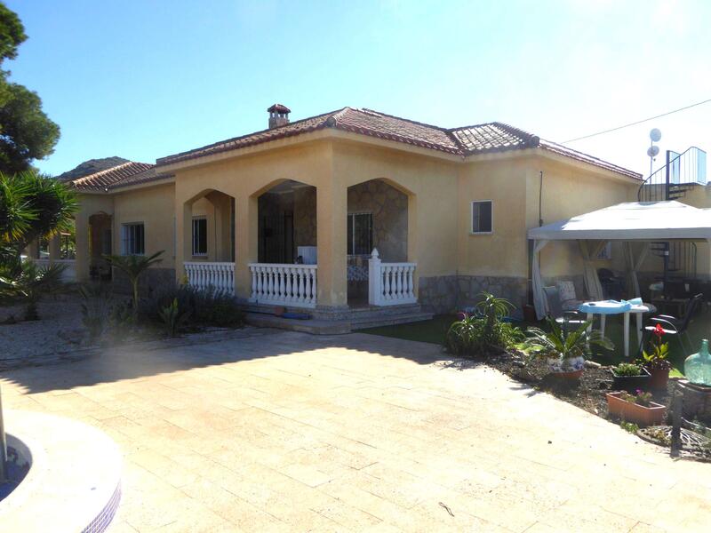 Villa for sale in El Carmoli, Murcia