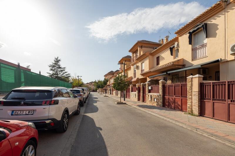 Duplex à vendre dans Armilla, Granada