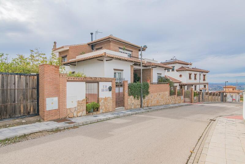 Villa for sale in La Zubia, Granada