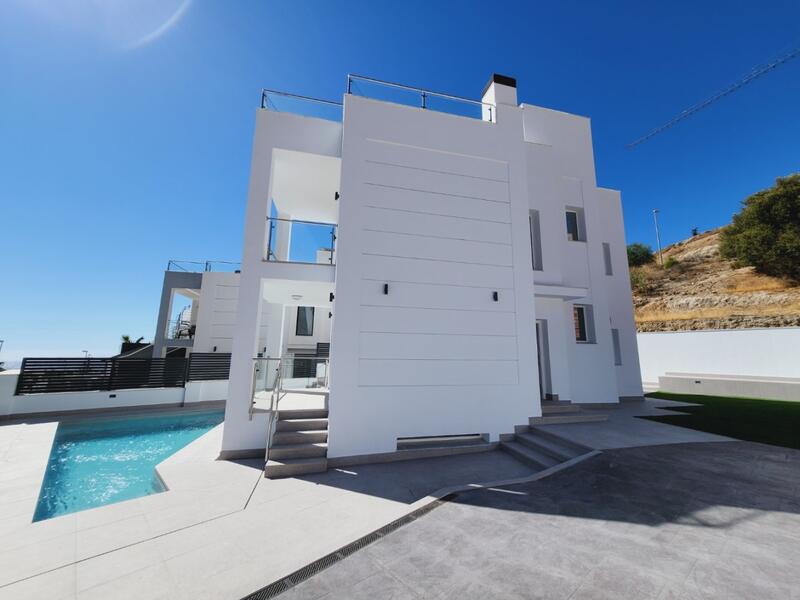 Villa zu verkaufen in Nerja, Málaga