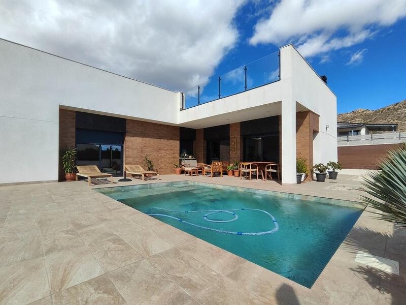 Villa for sale in Pinoso, Alicante