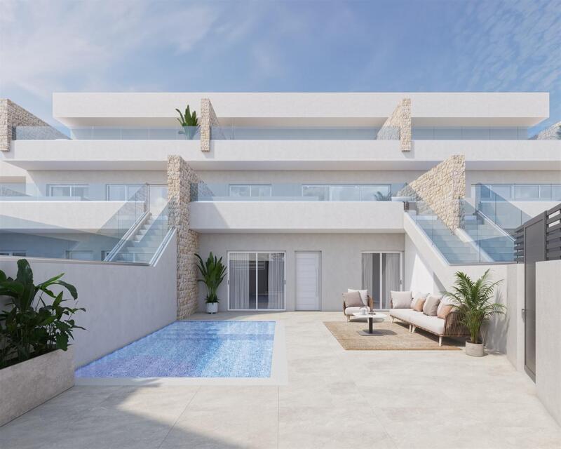 Villa en venta en Pilar de la Horadada, Alicante