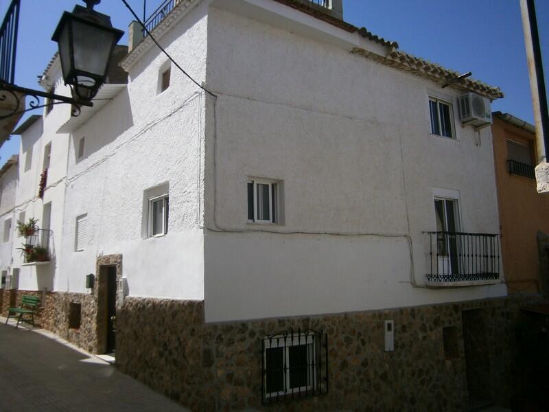 Деревенский Дом продается в Zujar, Granada