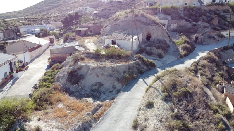 Дом в пещере продается в Zujar, Granada