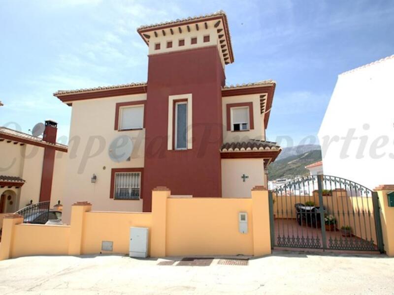 Stadthaus zu verkaufen in Canillas de Albaida, Málaga