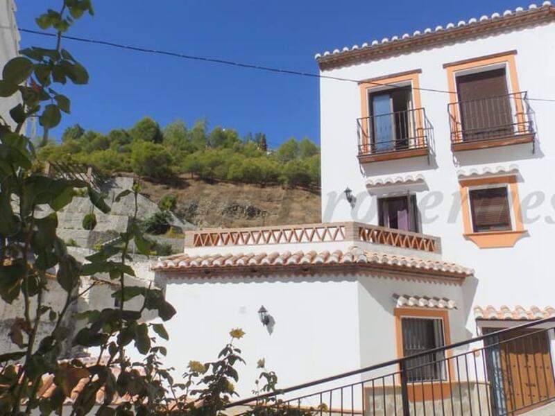 Townhouse for sale in Salares, Málaga