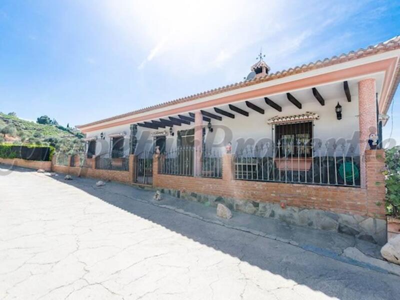Villa en venta en Sayalonga, Málaga