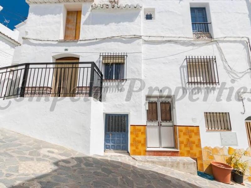 Maison de Ville à vendre dans Canillas de Albaida, Málaga