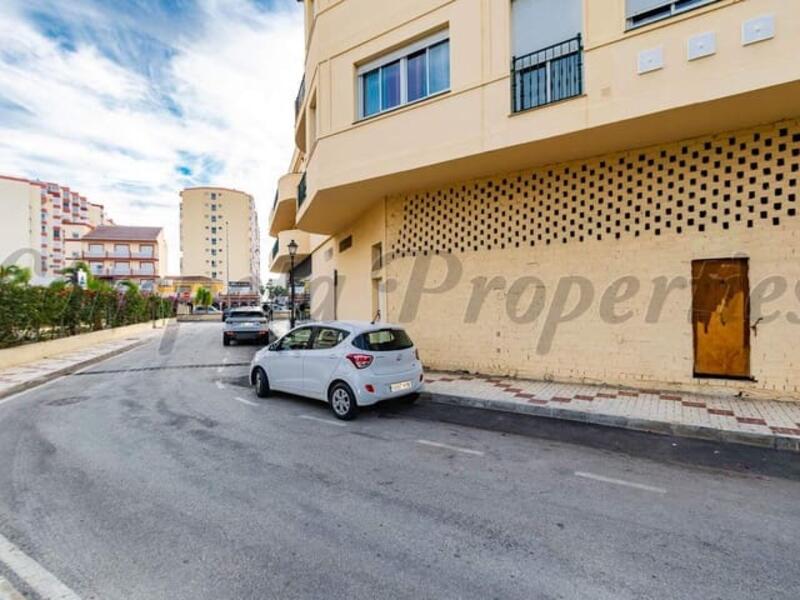 Commercial Property for Long Term Rent in Torrox, Málaga