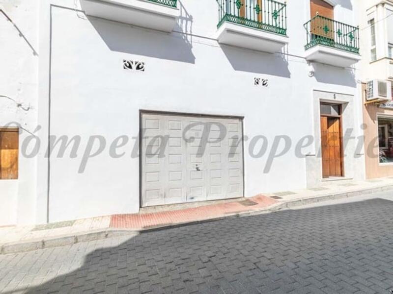 Коммерческая недвижимость продается в Nerja, Málaga
