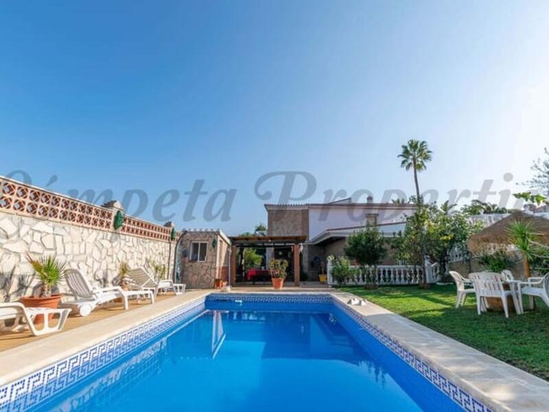 Villa à vendre dans Caleta de Velez, Málaga