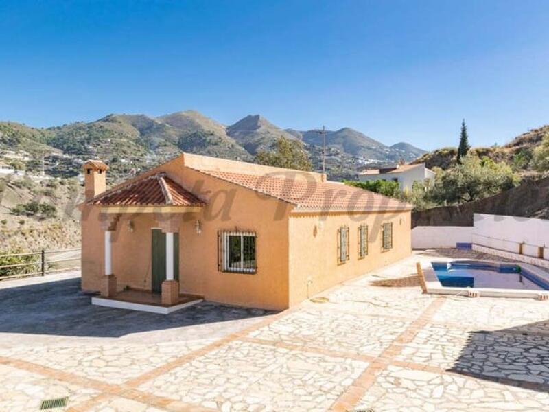 Villa for Long Term Rent in Archez, Málaga