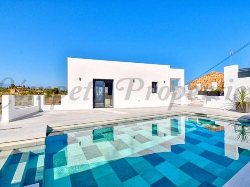 Villa for sale in Benajarafe, Málaga