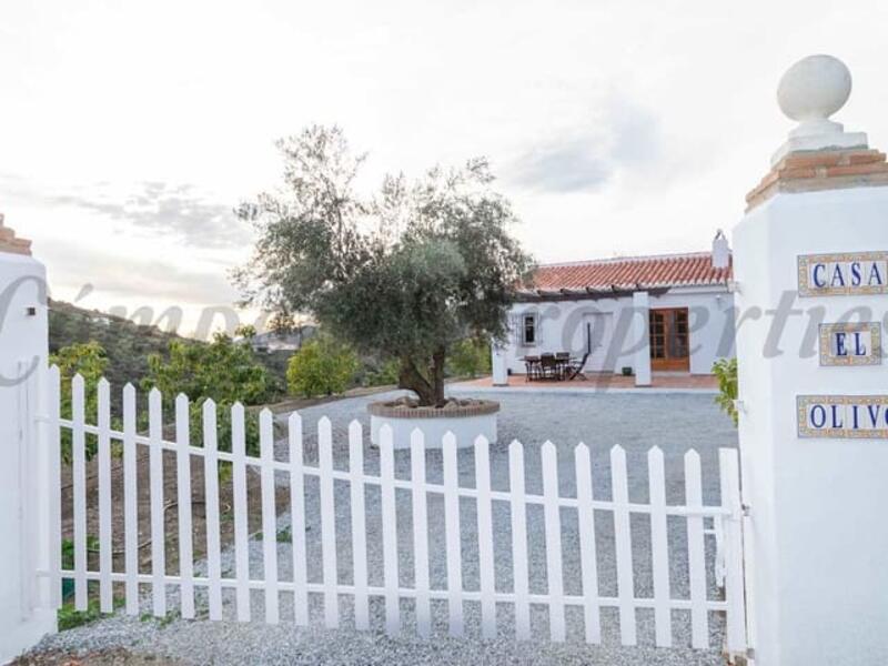 Villa for Long Term Rent in Competa, Málaga