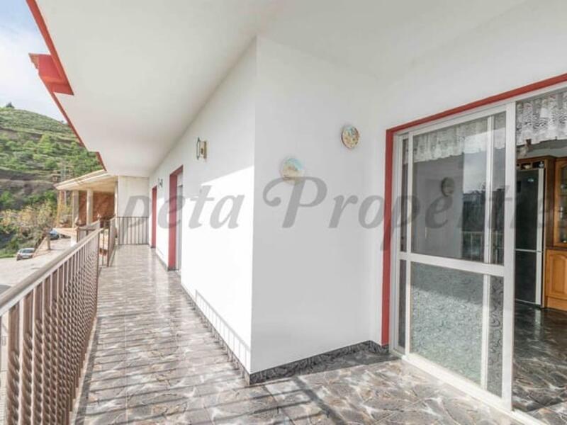 2 bedroom Townhouse for Long Term Rent