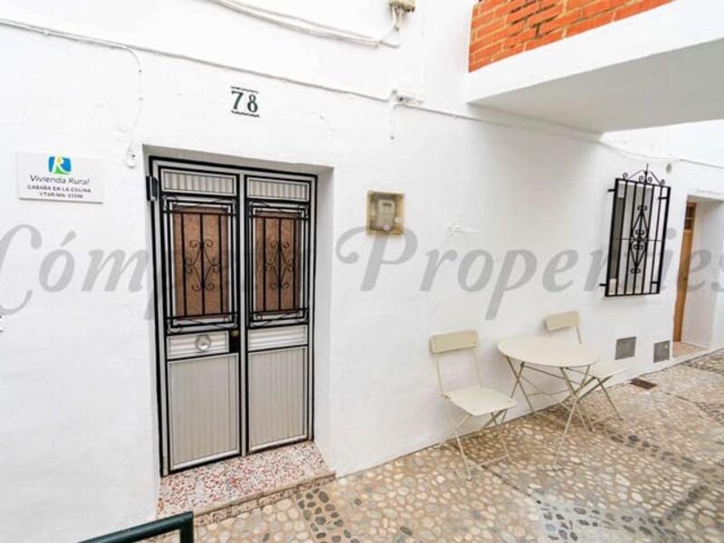 Townhouse for Long Term Rent in Sayalonga, Málaga