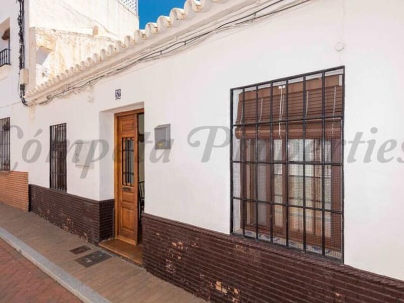 Maison de Ville à louer à long terme dans Maro, Málaga