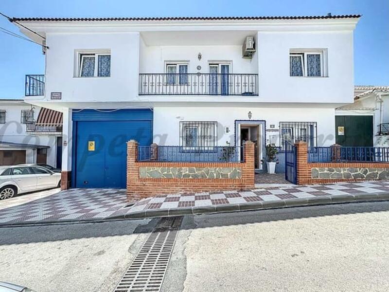 Townhouse for sale in Riogordo, Málaga