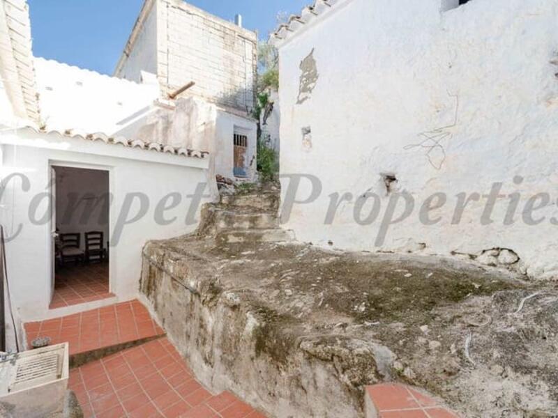 Townhouse for sale in Canillas de Aceituno, Málaga