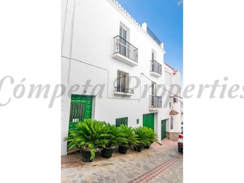 Maison de Ville à vendre dans Canillas de Albaida, Málaga