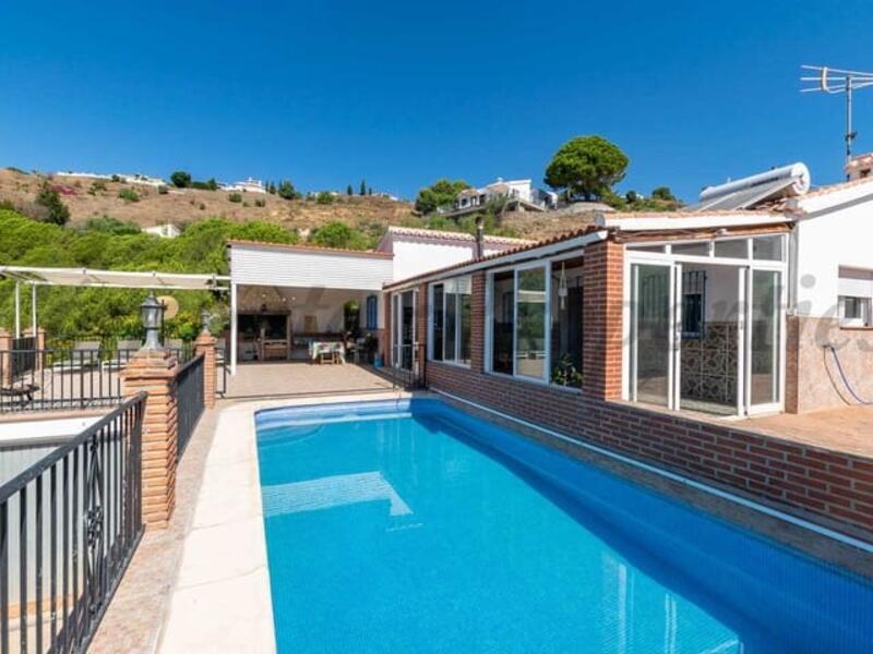 Villa for sale in Competa, Málaga