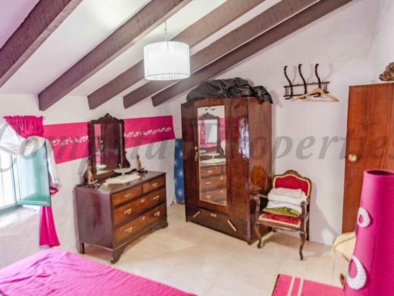 2 slaapkamer Gezinswoning Te koop