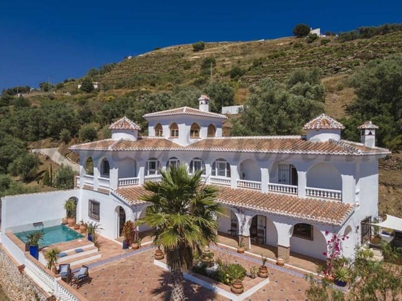 Villa for sale in Competa, Málaga