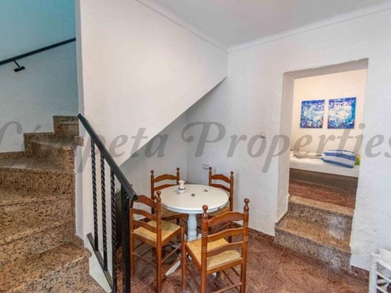 2 bedroom Townhouse for sale